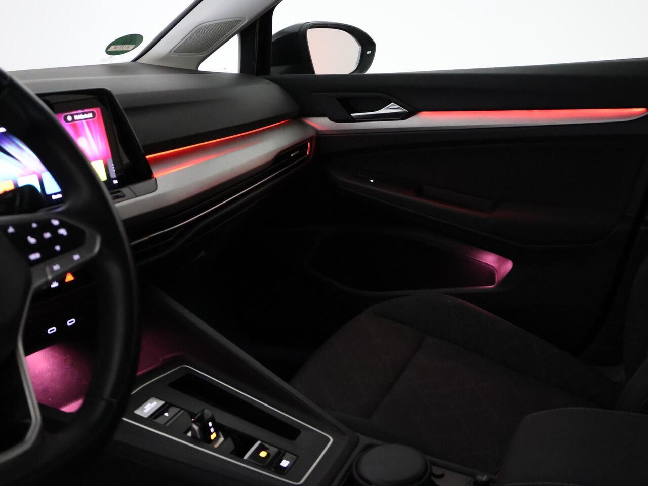 Volkswagen GOLF 1.0 eTSI DSG + VIRTUAL COCKPIT | SFEERVERLICHTING | STUURVERW. / STOELVERW. | CAMERA | ADAPTIVE CRUISE CONTROL