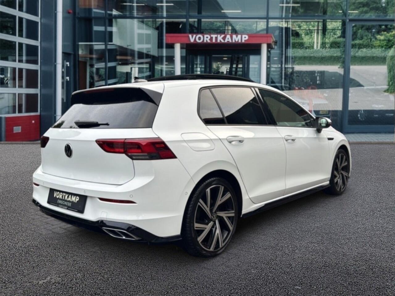 Volkswagen GOLF 1.5 eTSI R-LINE PANO-DAK/NAVI/CAMERA/ACC/STOELVERW