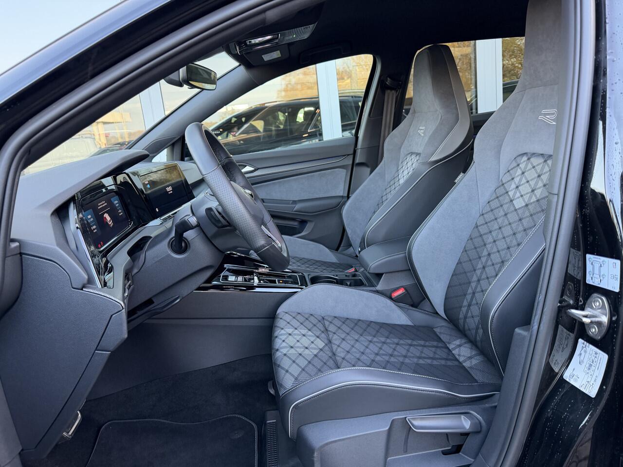 Volkswagen GOLF Variant 1.5 eTSI R-Line | Trekhaak | Camera | Stoel & stuurverwarming