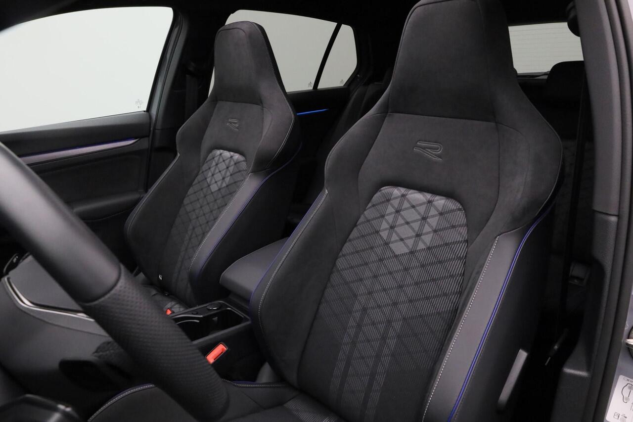 Volkswagen GOLF 1.5 eTSI 150 pk DSG R-Line | Trekhaak | Panoramadak | IQ Light | Harman/Kardon | Head-up display | Stuur-/stoelverwarming | Keyless | Side Assist