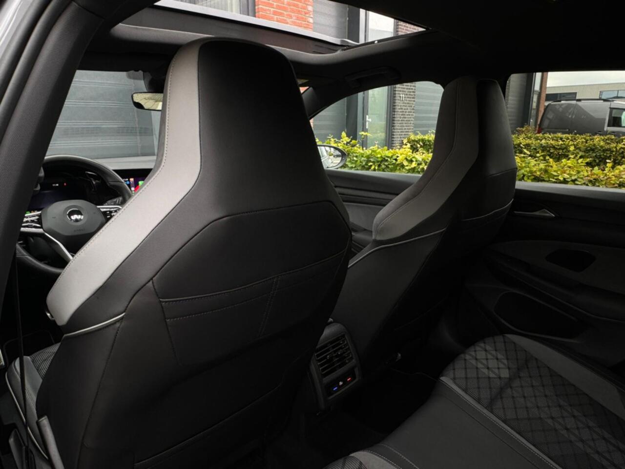 Volkswagen GOLF 1.5 eTSI 150PK 3X R-Line Pano Harman-Kardon Dode-Hoek