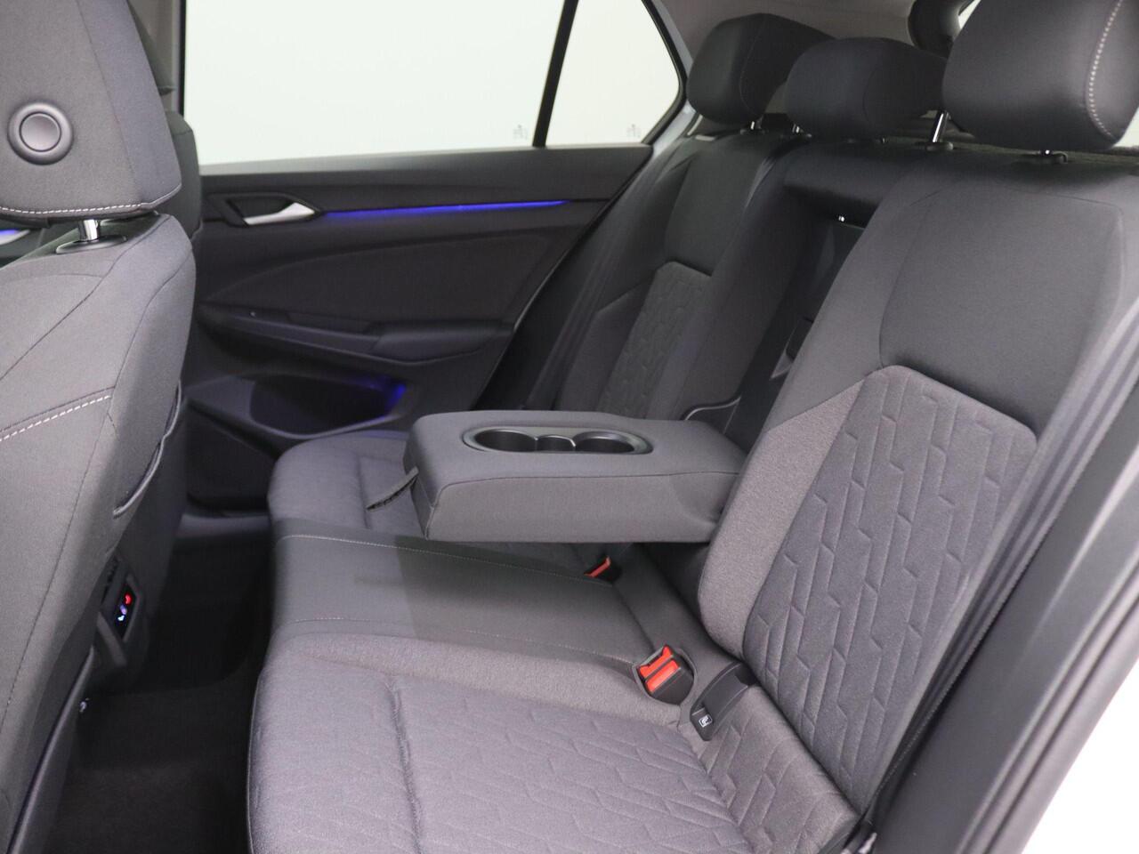 Volkswagen GOLF 1.5 eHybrid Life Edition 204PK DSG Navi via Apple Carplay/Android Auto, Achteruitrijcamera, Stoel-Stuurverwarming, Keyless, 17" LM Velgen, Adaptieve Cruise Control