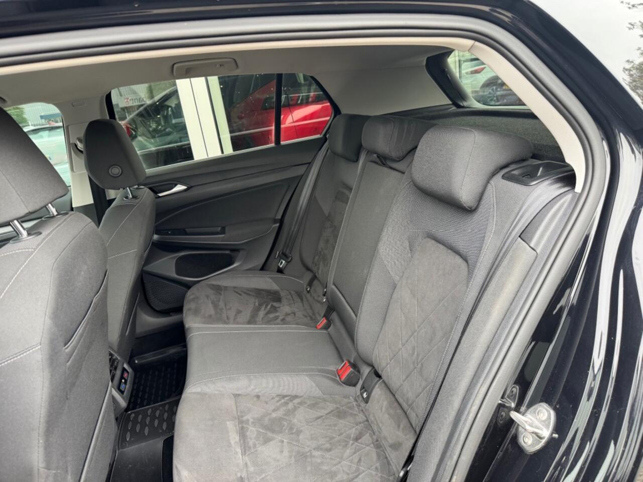 Volkswagen GOLF 1.5 ETSI STYLE- 150 PK/Carplay/LED/ Sportseats / ALL IN PRIJS