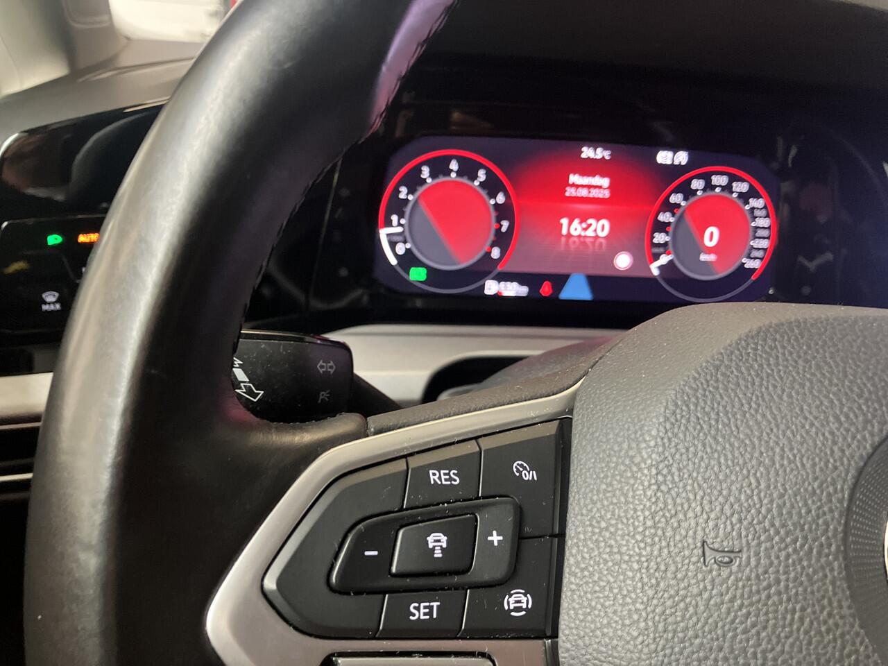 Volkswagen GOLF 1.5 TSI/PDC V+A/18 INCH/NAVI/CARPLAY/STOEL/STUUR VERW/ENZ