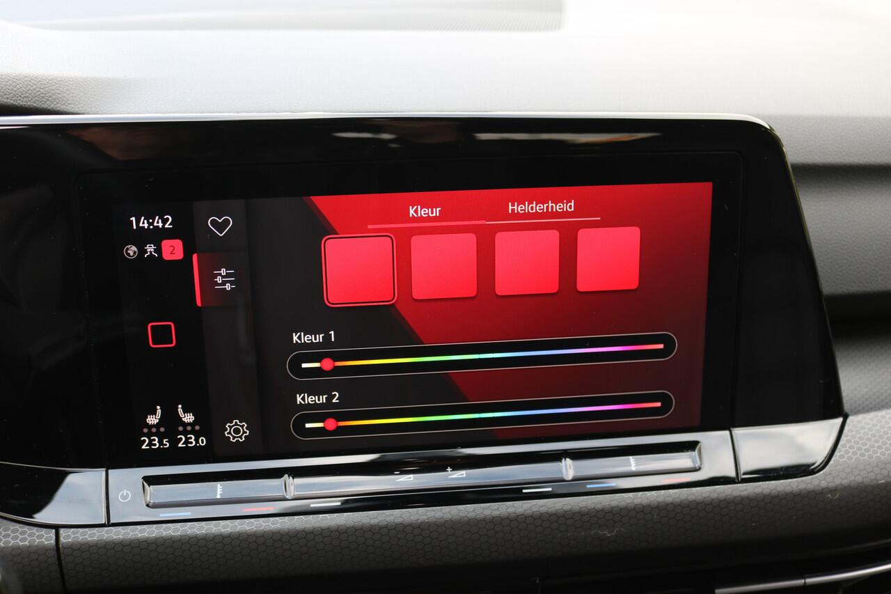 Volkswagen GOLF 2.0 TSI GTI DSG (Panoramadak Carplay ACC Camera Keyless IQ-Light 19InchLMV Pdc V+A PrivacyGlass)