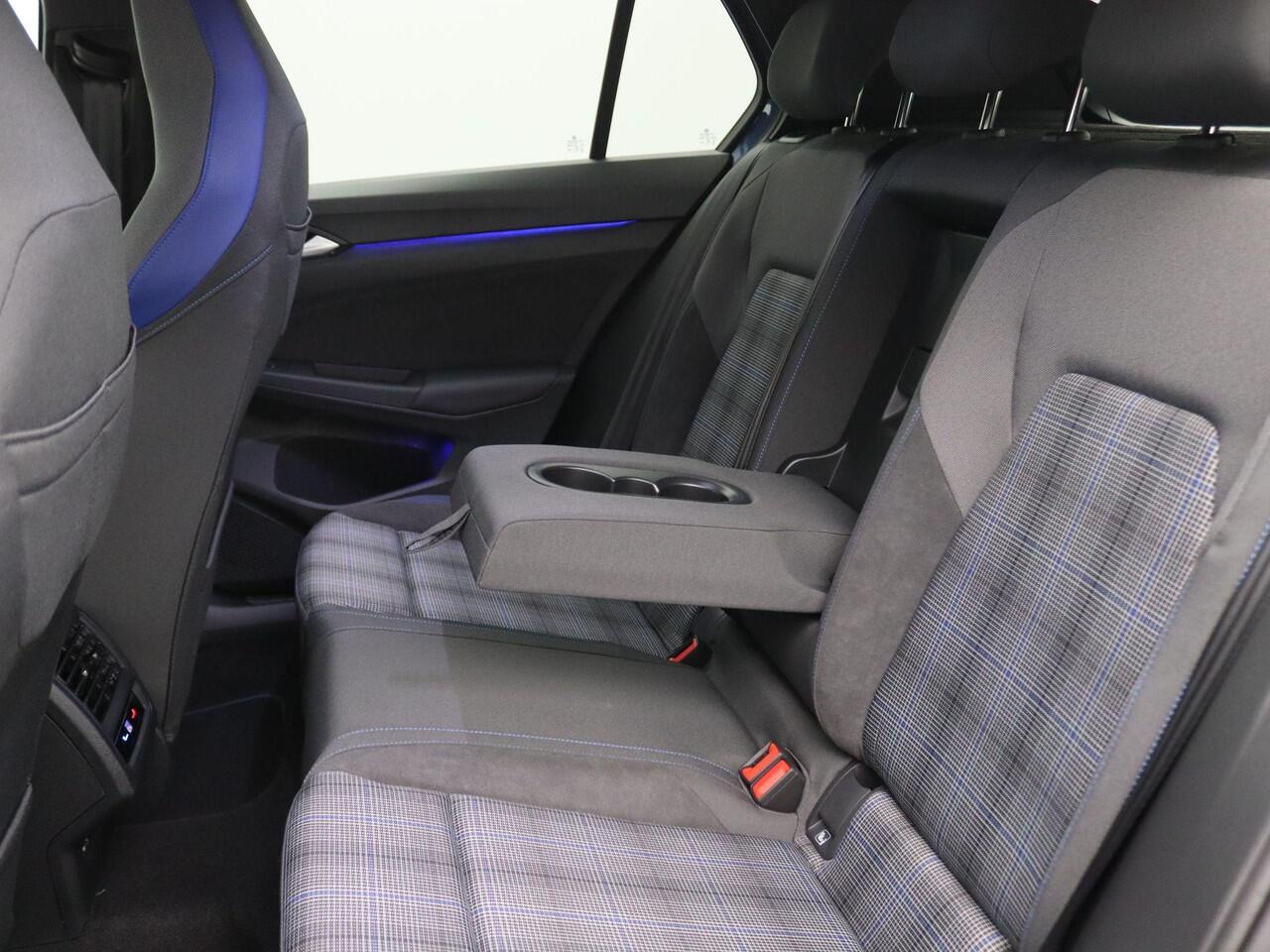 Volkswagen GOLF 1.5 eHybrid GTE 272PK DSG Black style, 18" lichtmetalen velgen, Side Assist, Achteruitrijcamera, Stoel-Stuurverwarming, Navi via Apple Carplay/Android Auto, Matrix-LED verlichting