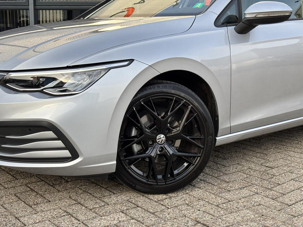 Volkswagen GOLF Variant 1.0 TSI Life / NL-Auto / Navi / Applecarplay/AndroidAuto / 19 inch Velgen / Lederen Bekleding /