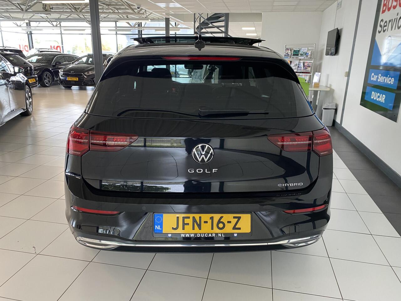 Volkswagen GOLF 1.4 eHybrid Style Panorama dak / / Apple Carplay android / 18 inch velgen