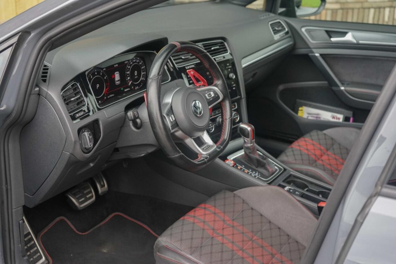 Volkswagen GOLF 2.0 TSI GTI TCR Nardo/Pano/DCC/Bull-X/HG/KW