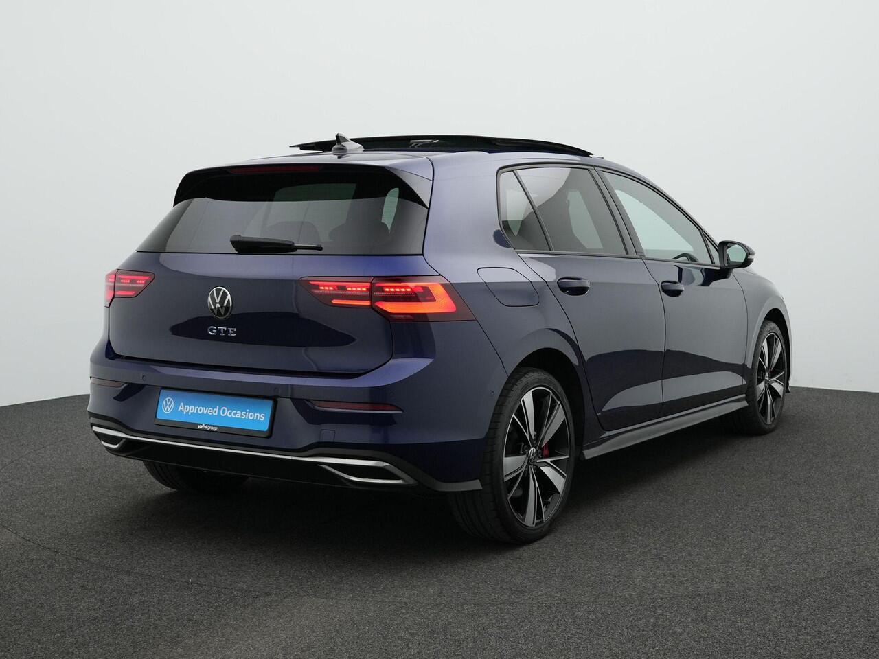 Volkswagen GOLF 1.4 eHybrid 245 pk DSG GTE | Panoramadak | Trekhaak | IQ Light | Stuur-/stoelverwarming | Head-up display | Achteruitrijcamera