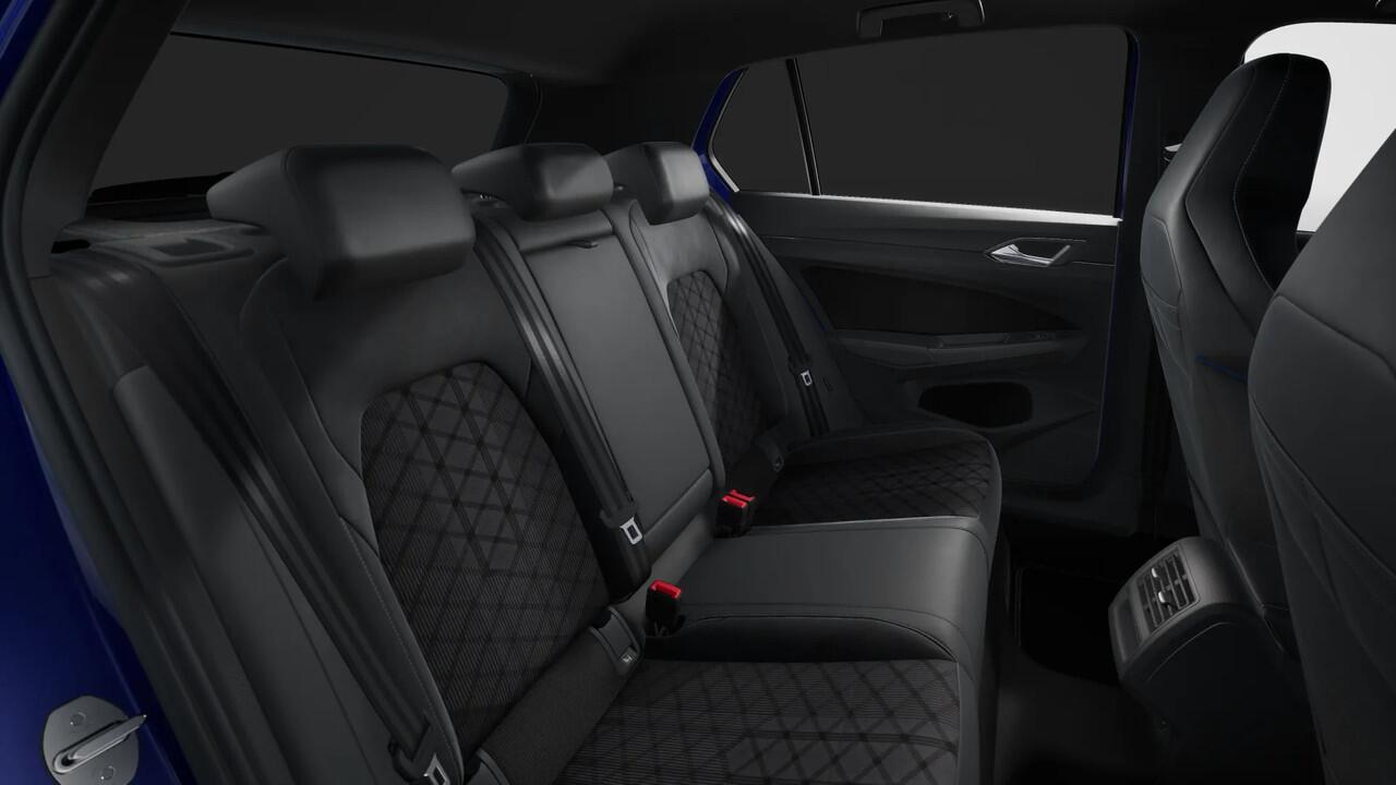 Volkswagen GOLF R-Line Edition | 'App-Connect' draadloze smartphone integratie | Achterbank in ongelijke delen neerklapbaar incl. middenarmsteun en doorlaadmogelijkheid | Afstandscontrolesysteem (Front Assist)
