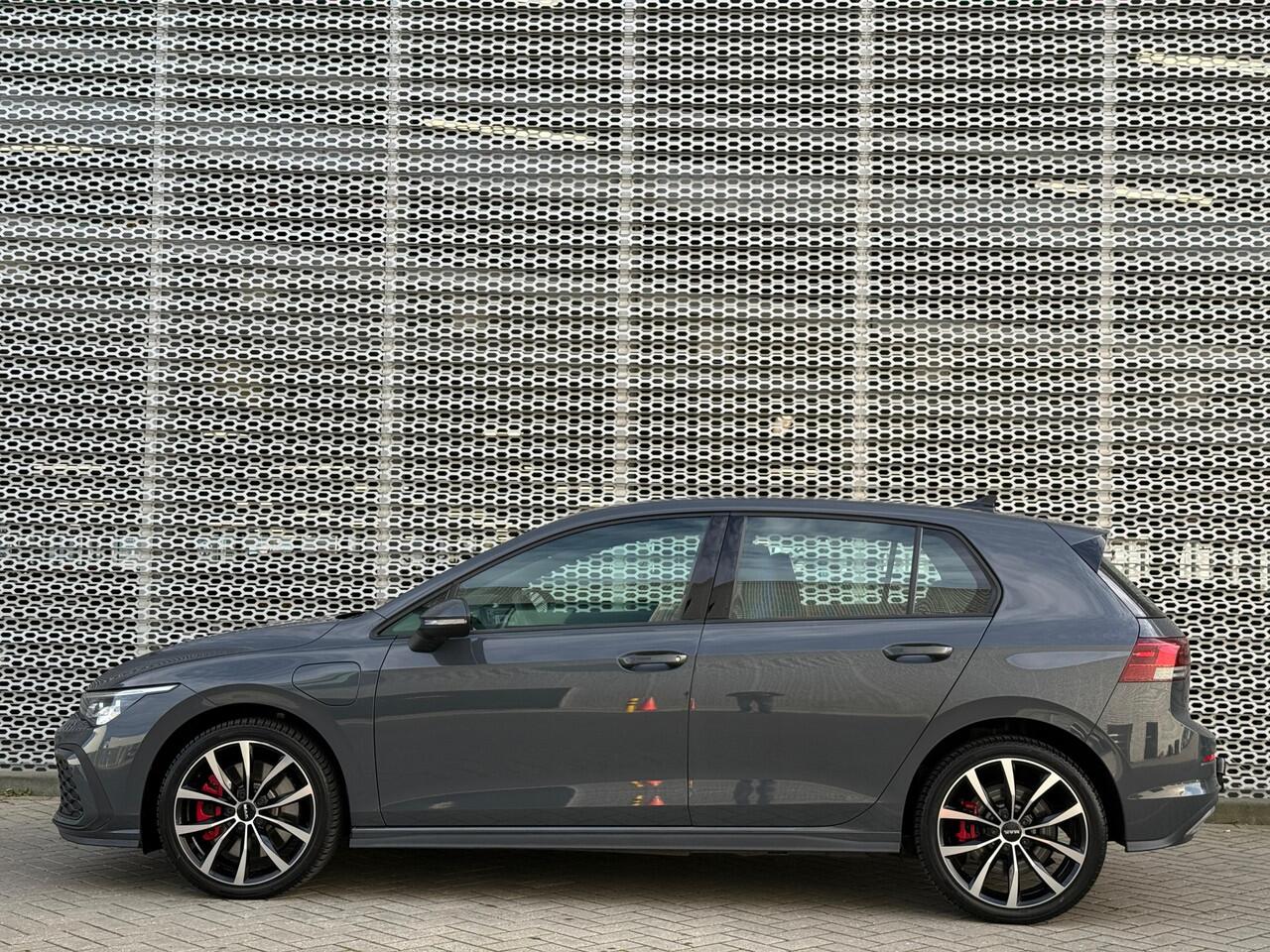 Volkswagen GOLF 1.4 eHybrid GTE / Afneembare Trekhaak / Achteruitrijcamera / Stuur + Stoelverwarming / LED-Plus / Draadloze App-Connect **