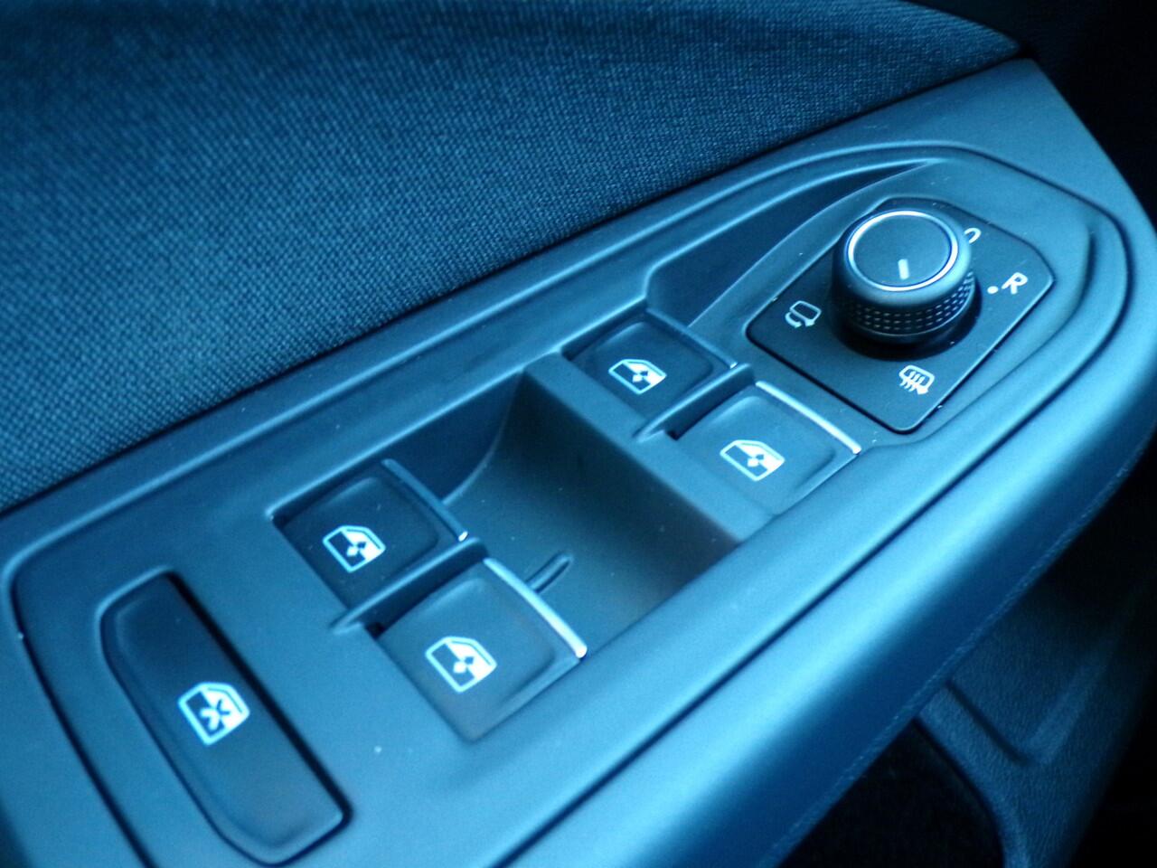 Volkswagen GOLF 1.5 TSI Life Business Full LED / ErgoActive / Carplay + Android Auto / Virtual Cockpit / 18' Sportwielen