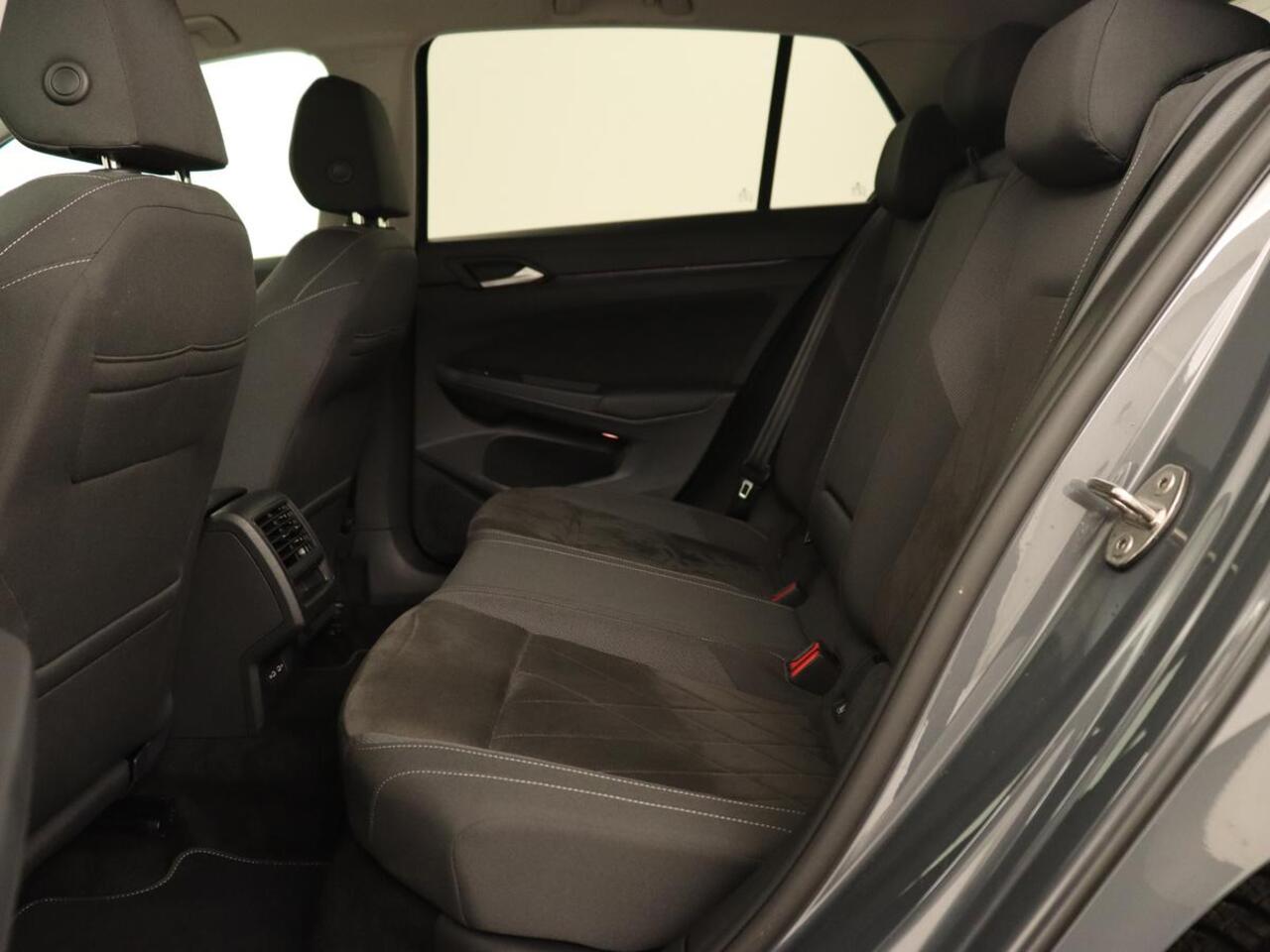 Volkswagen GOLF 1.5 TSI Life Business | Adaptive Cruise | Stoelverwarming | Camera | Memory | Carplay | Navigatie | Sfeerverlichting