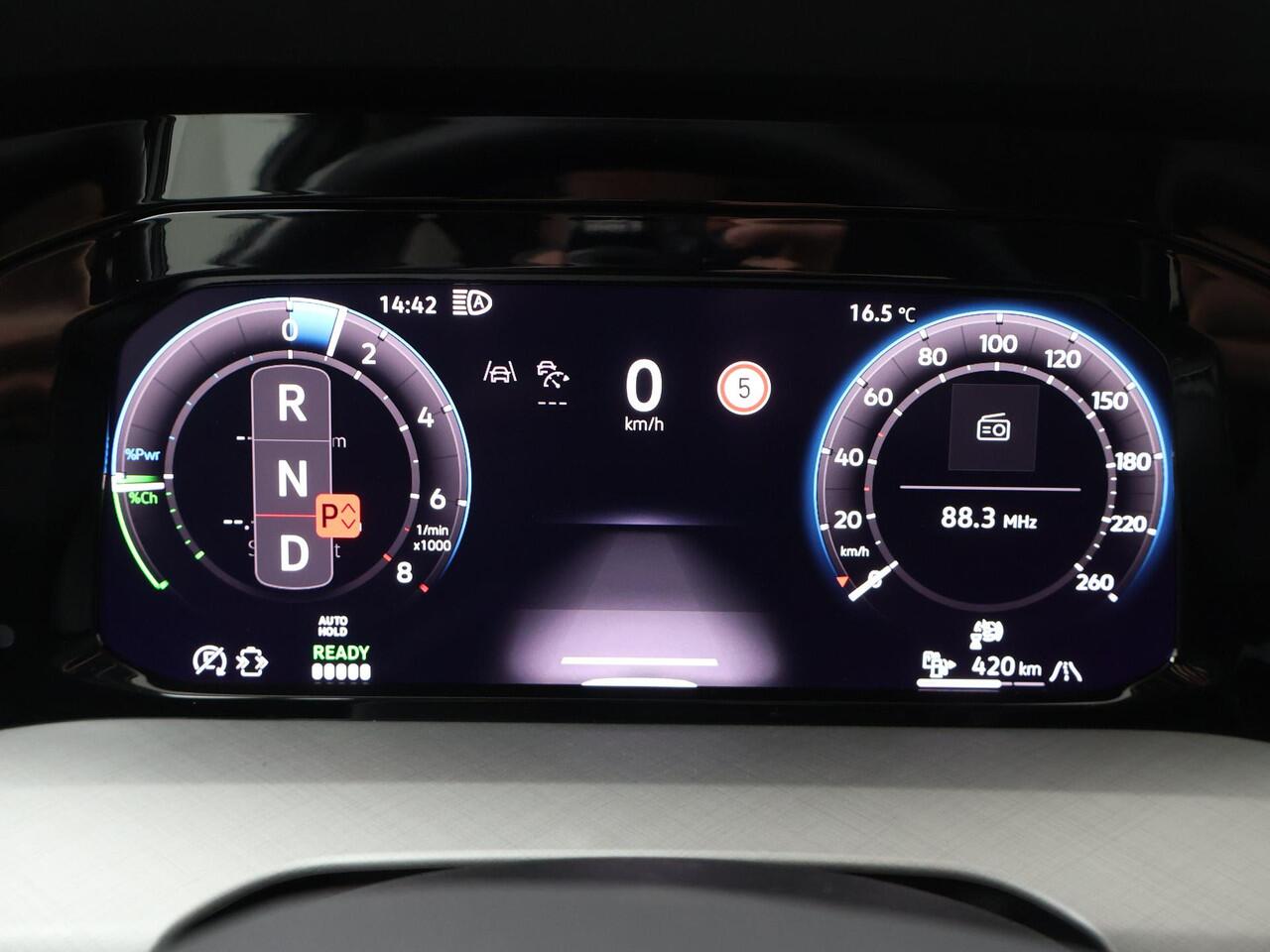 Volkswagen GOLF 1.5 eHybrid Life Edition | 204 PK | Automaat | Panoramadak | Achteruitrij camera | Actieve Cruisecontrol |