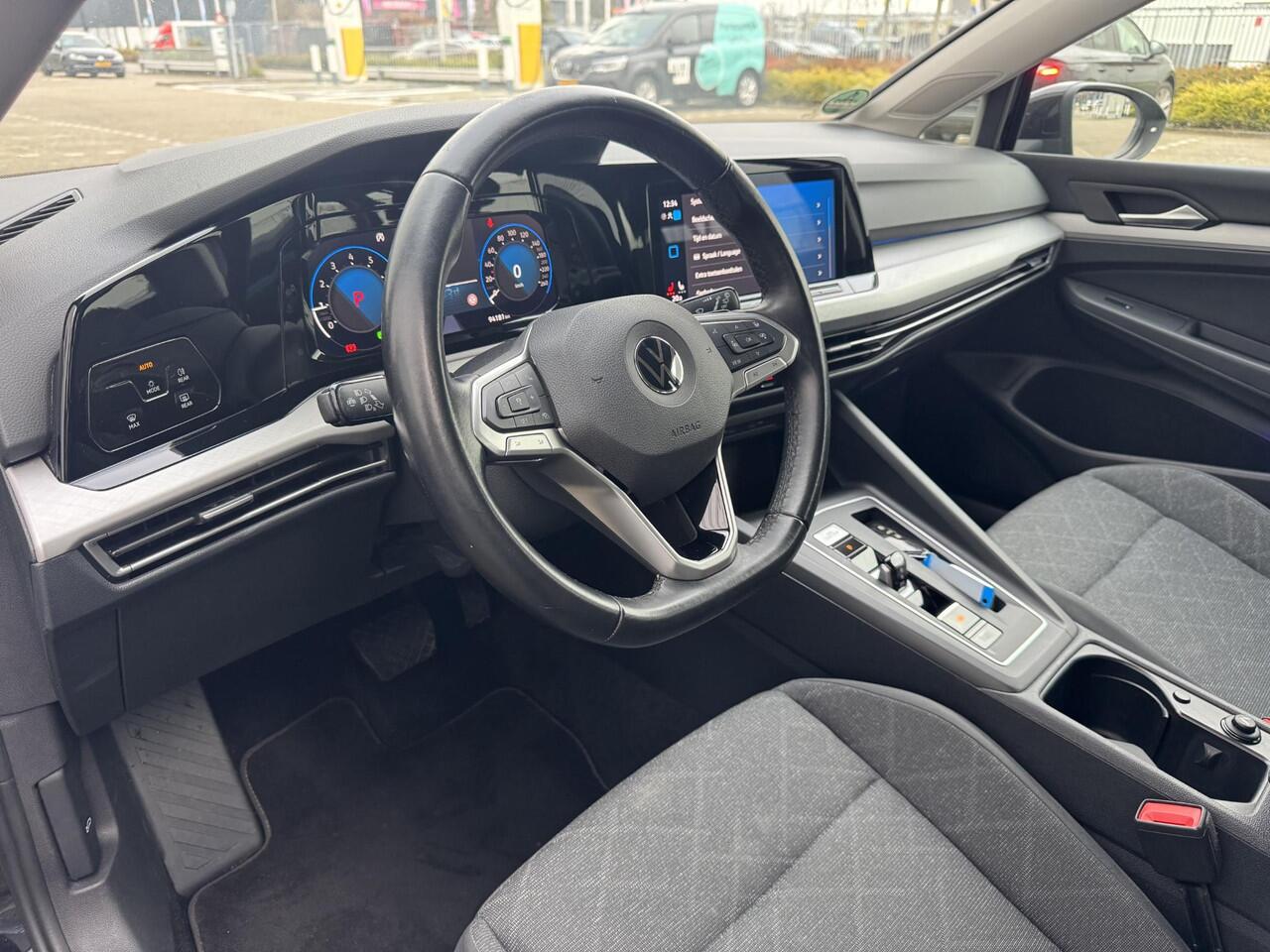 Volkswagen GOLF 1.0 eTSI Life Golf VIII | Automaat | Camera | Stuurverwarming | ACC | Apple CarPlay