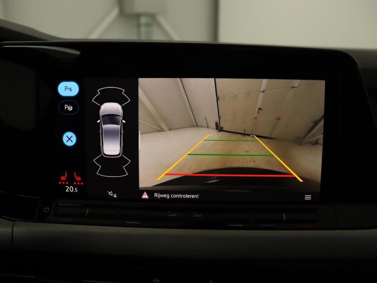 Volkswagen GOLF 1.5 TSI Life Business | Panoramadak | Adaptive Cruise | Stoelverwarming | Camera | Navigatie | Carplay | Park Assist