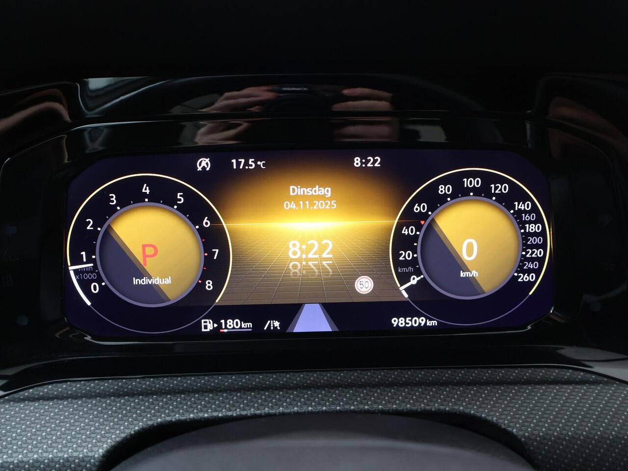 Volkswagen GOLF 1.5 eTSI R-Line | 150 PK | Automaat | Multifunctioneel stuurwiel | Stoelverwarming | Achteruitrij camera |