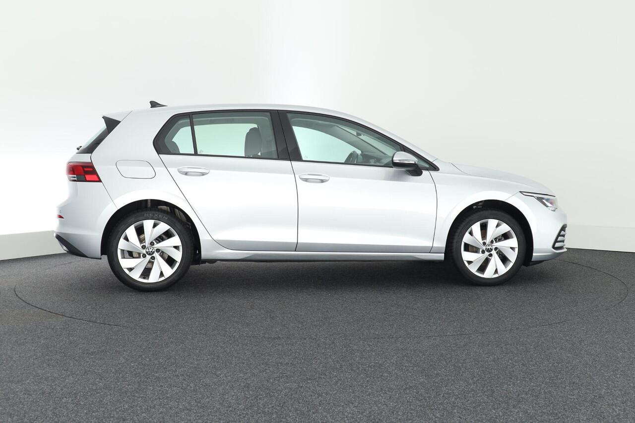 Volkswagen GOLF 1.0 TSI 110pk Life Navigatie Cruise Control Parkeersensoren