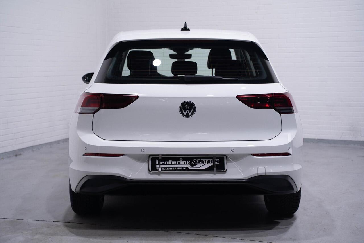 Volkswagen GOLF 1.0 eTSI Life Navi Camera PDC v+a Apple Carplay NAP Rijklaar incl. 12 maanden garantie