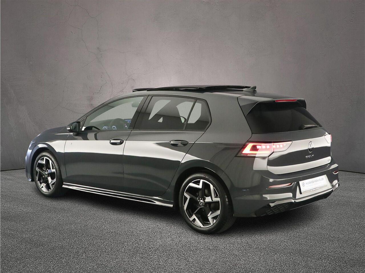 Volkswagen GOLF 1.5 eTSI R-Line Edition 150pk DSG Automaat, Panoramadak, LED matrix koplampen, Harman Kardon sound, Stoelverwarming, Adaptive cruise control, Navigatie, App connect, Stoelverwarming, Side assist