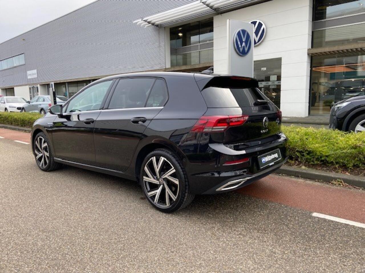 Volkswagen GOLF 1.5 eTSI Style / App-Connect / Stoelverwarming / Digital Cockpit / Achteruitrijcamera