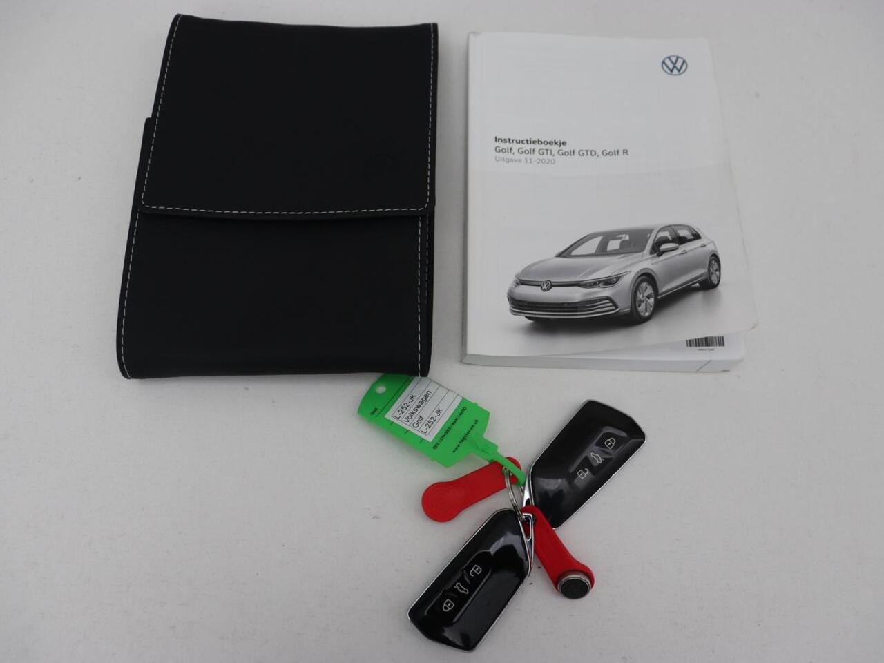 Volkswagen GOLF 1.5 TSI Life Business | Matrix LED | Camera | Massage | Carplay | Keyless | Memory | Navigatie | Adaptive cruise | Side Assist | Sfeerverlichting | Climate control