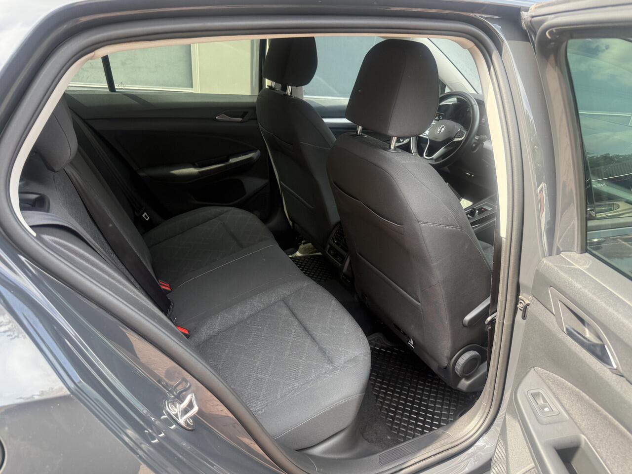 Volkswagen GOLF 1.5 eTSI R-Line Aut. Style | LED | Stoel + stuurverwarming | ACC | PDC 07-2020 76.689 KM