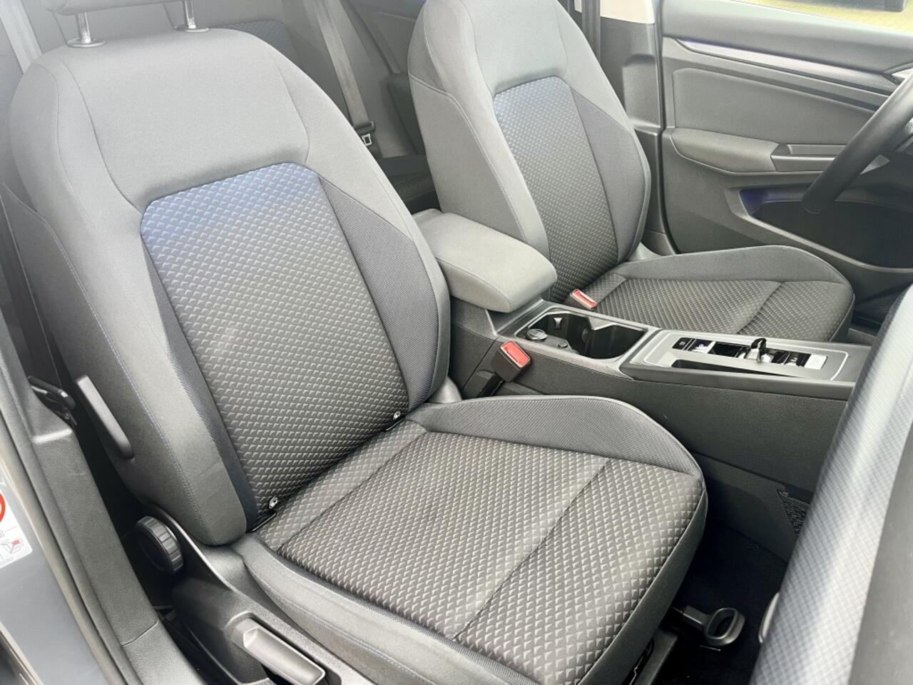 Volkswagen GOLF 1.5 eTSI 150PK Automaat Carplay Pano Stoelverwarming