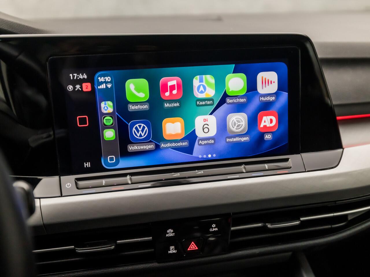 Volkswagen GOLF 1.0 TSI Sport (APPLE CARPLAY, GROOT NAVI, SFEERVERLICHTING, KEYLESS, PARKEERSENSOREN, SPORTSTOELEN, LM VELGEN, GETINT GLAS, NIEUWSTAAT)