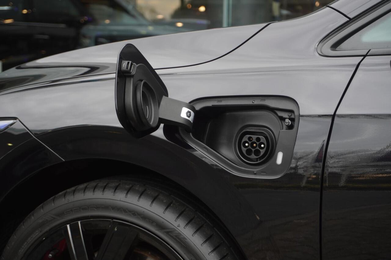 Volkswagen GOLF 1.4 eHybrid GTE | Blackstyle | Carplay | ACC | Camera | Trekhaak | IQ. Light | 18"