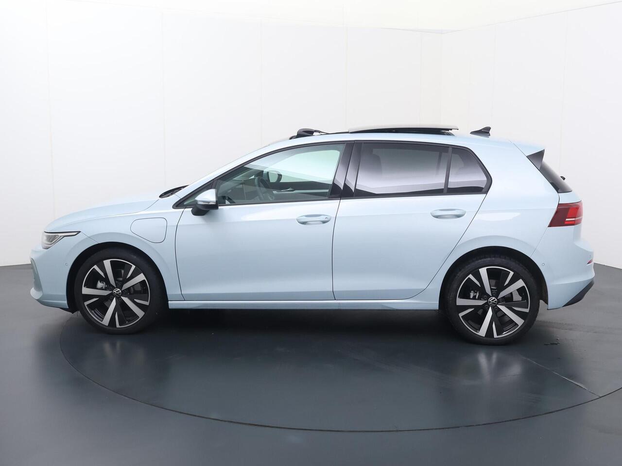 Volkswagen GOLF 1.5 eHybrid Life Edition | 204 PK | SoH100% | Automaat | Panoramadak | Adaptive cruise control | Achteruitrij camera |