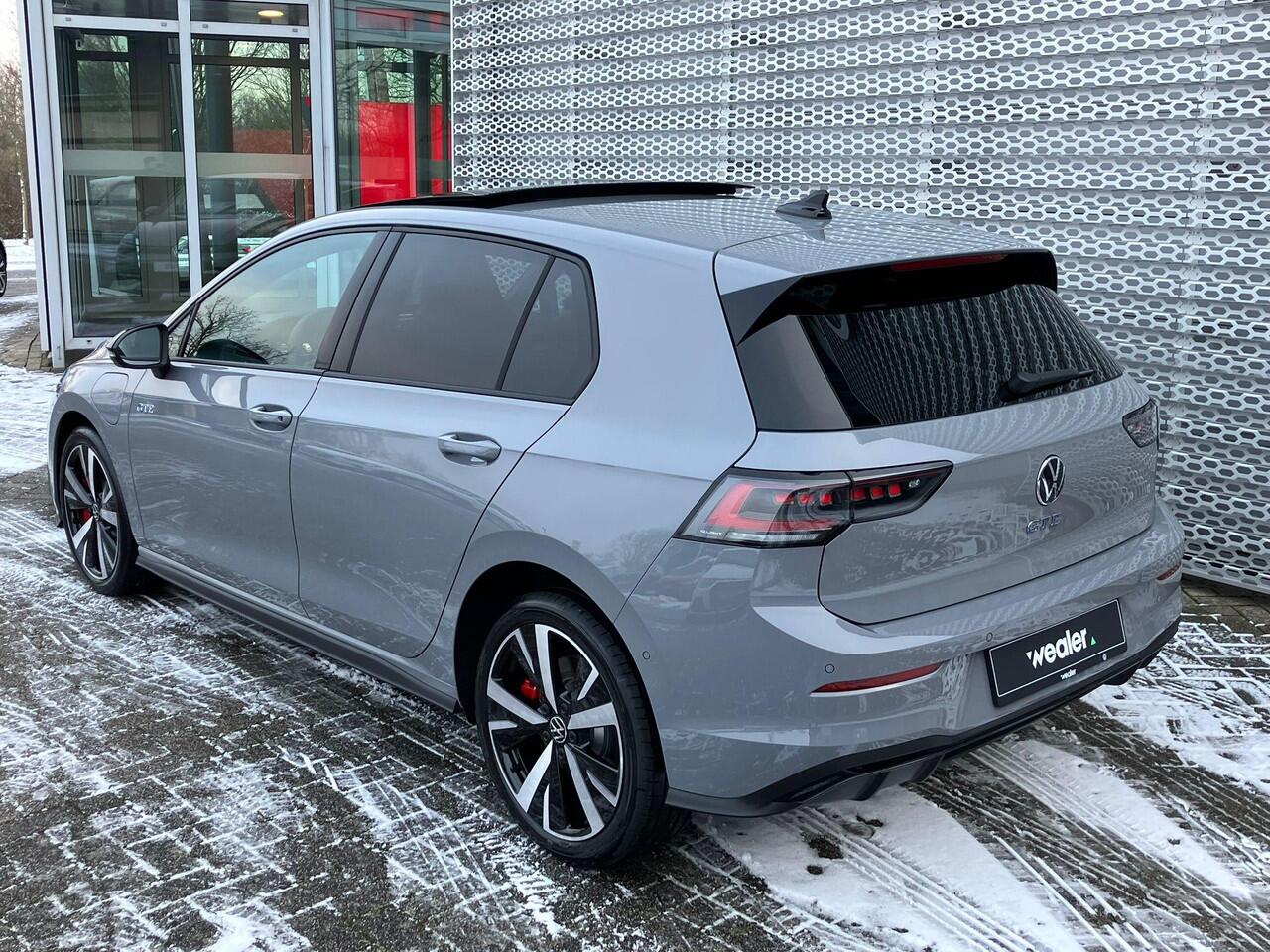 Volkswagen GOLF 8 GTE 1.5 eHybrid 200 kW / 272 PK 6 versn. DSG | Black Style | Panoramadak | Assistance pakket plus |