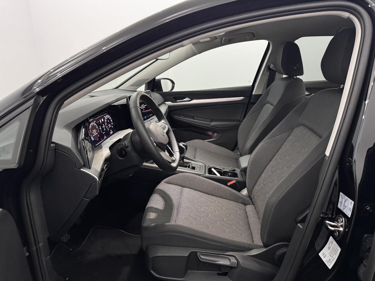 Volkswagen GOLF 1.5 TSI Life Edition Clima, Apple carplay, Parkeersensoren, Stoelverwarming, Sfeerverlichting, Led, Keyless start, 2 jaar garantie