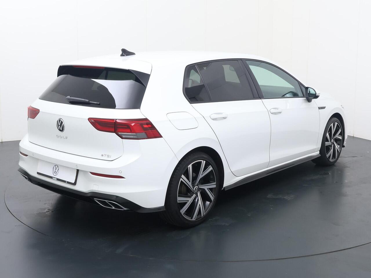 Volkswagen GOLF 1.5 eTSI R-Line | 150 PK | Automaat | Multifunctioneel stuurwiel | Stoelverwarming | Achteruitrij camera |