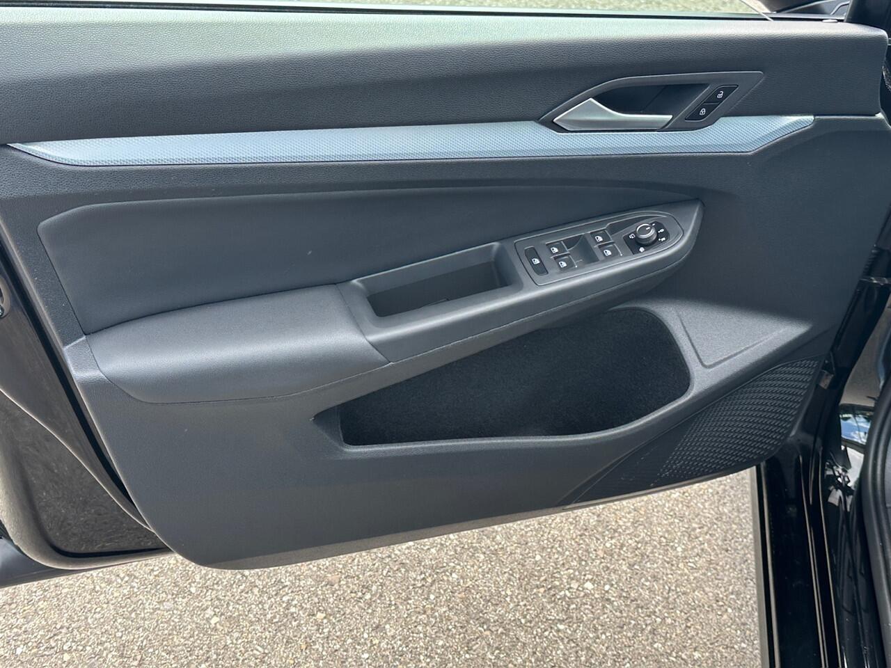 Volkswagen GOLF Variant 1.5 eTSI 150pk DSG Goal | Facelift | Trekhaak | 360 Camera | Dode hoek | Dode hoek | Rijklaar incl. garantie