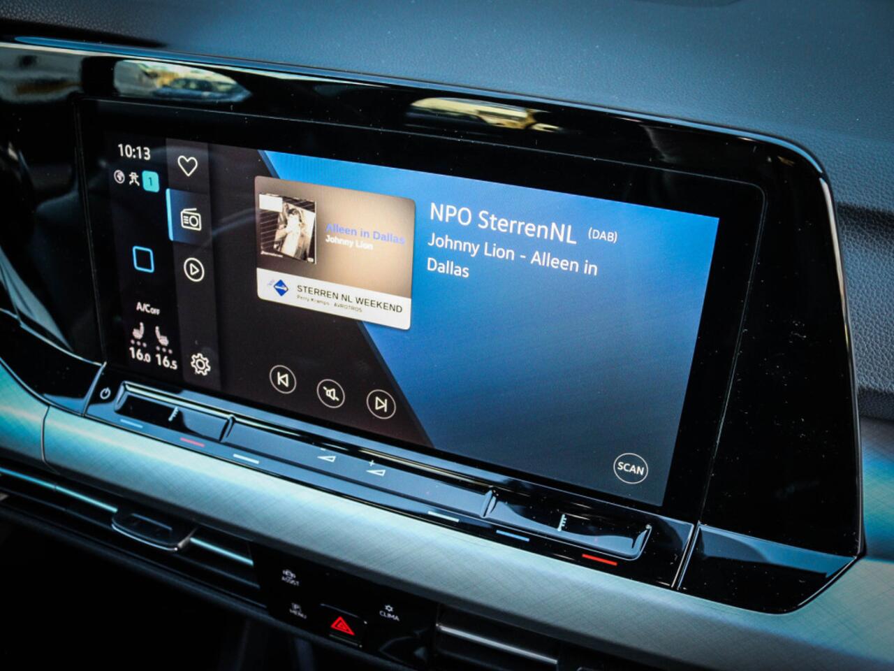 Volkswagen GOLF 1.5 eTSI Life Business Nu 24.950,- !