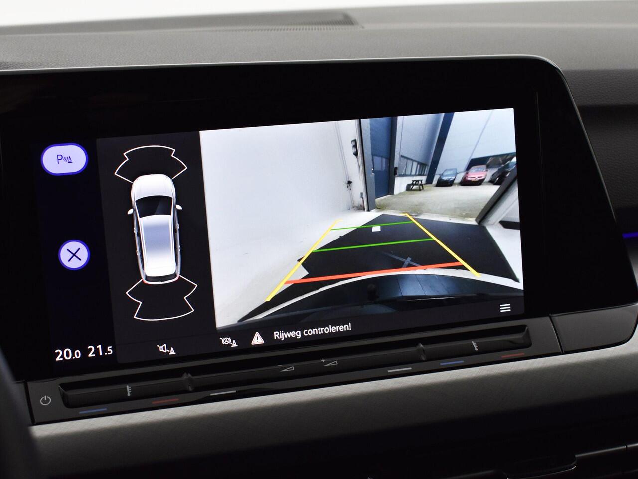 Volkswagen GOLF Variant 1.0 eTSI 110pk DSG Life · Camera · Apple/Android Car Play · Elek.Trekhaak · Sfeerverlichting · 16'' Inch · Garantie t/m 25-08-2027 of 100.000km