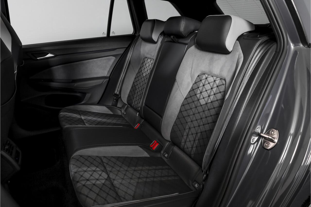 Volkswagen GOLF Variant 1.5 eTSI 150 PK R-Line - Automaat | S/K- Panodak | Dig. Cockpit | Adapt. Cruise | PDC | Camera | NAV + App. Connect | ECC | Afn. Trekhaak | LM 18" |