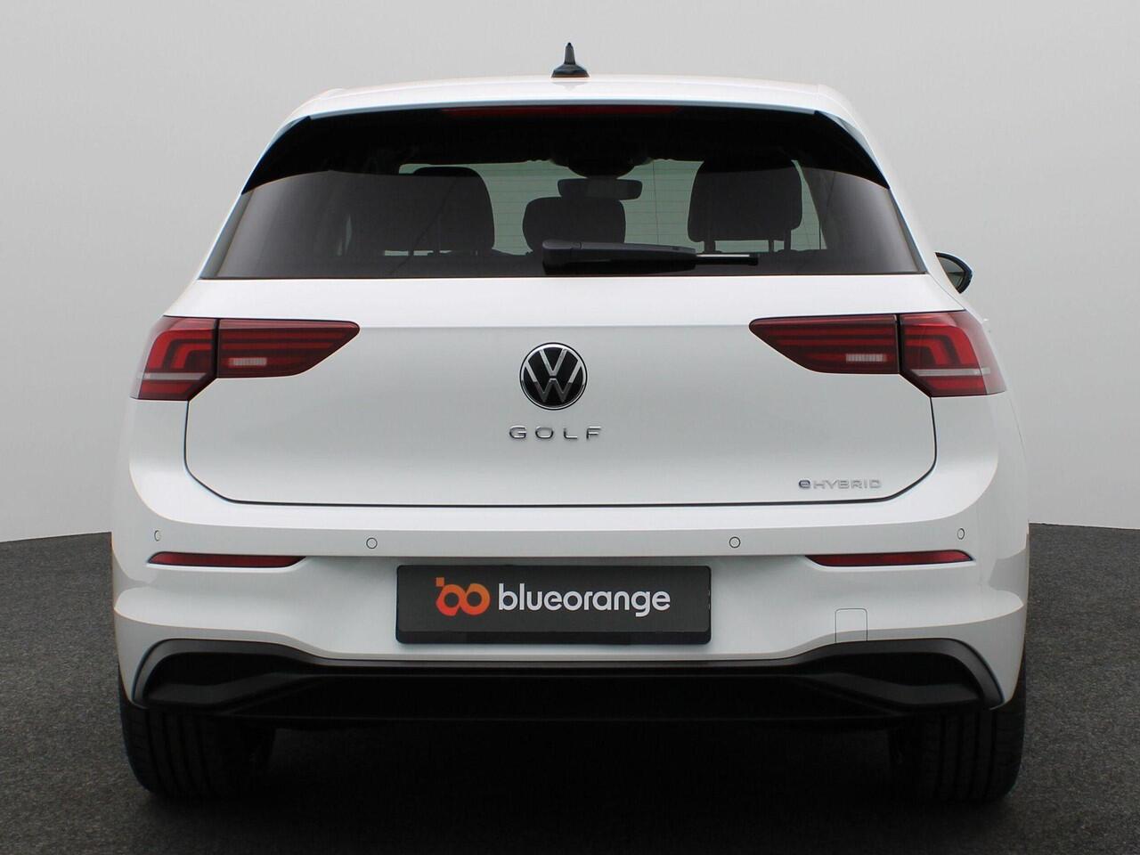 Volkswagen GOLF 1.5 eHybrid Life Edition 204PK DSG Navi via Apple Carplay/Android Auto, Achteruitrijcamera, Stoel-Stuurverwarming, Keyless, 18" LM Velgen, Adaptieve Cruise Control