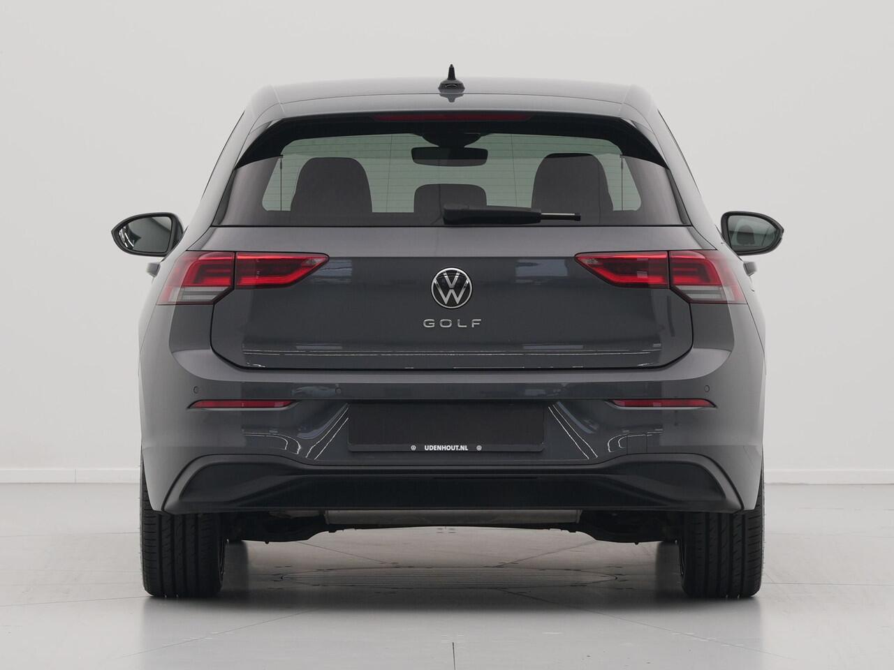 Volkswagen GOLF 1.5 TSI 130pk first Navigatie Stoelverwarming Acc 18'' velgen 211