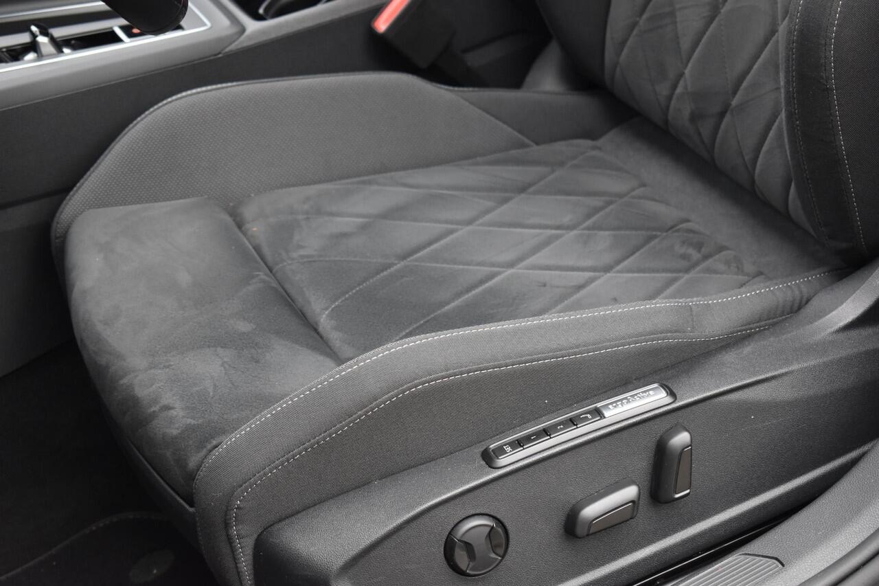 Volkswagen GOLF 1.5 eTSI R Line IQ Pano Massage Stuurvw Sfeer D.Hoek ACC Lane