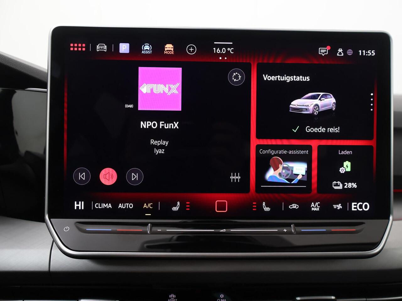 Volkswagen GOLF 1.5 eHybrid Life Edition | 204 PK | SoH100% | Automaat | Panoramadak | Adaptive cruise control | Achteruitrij camera |