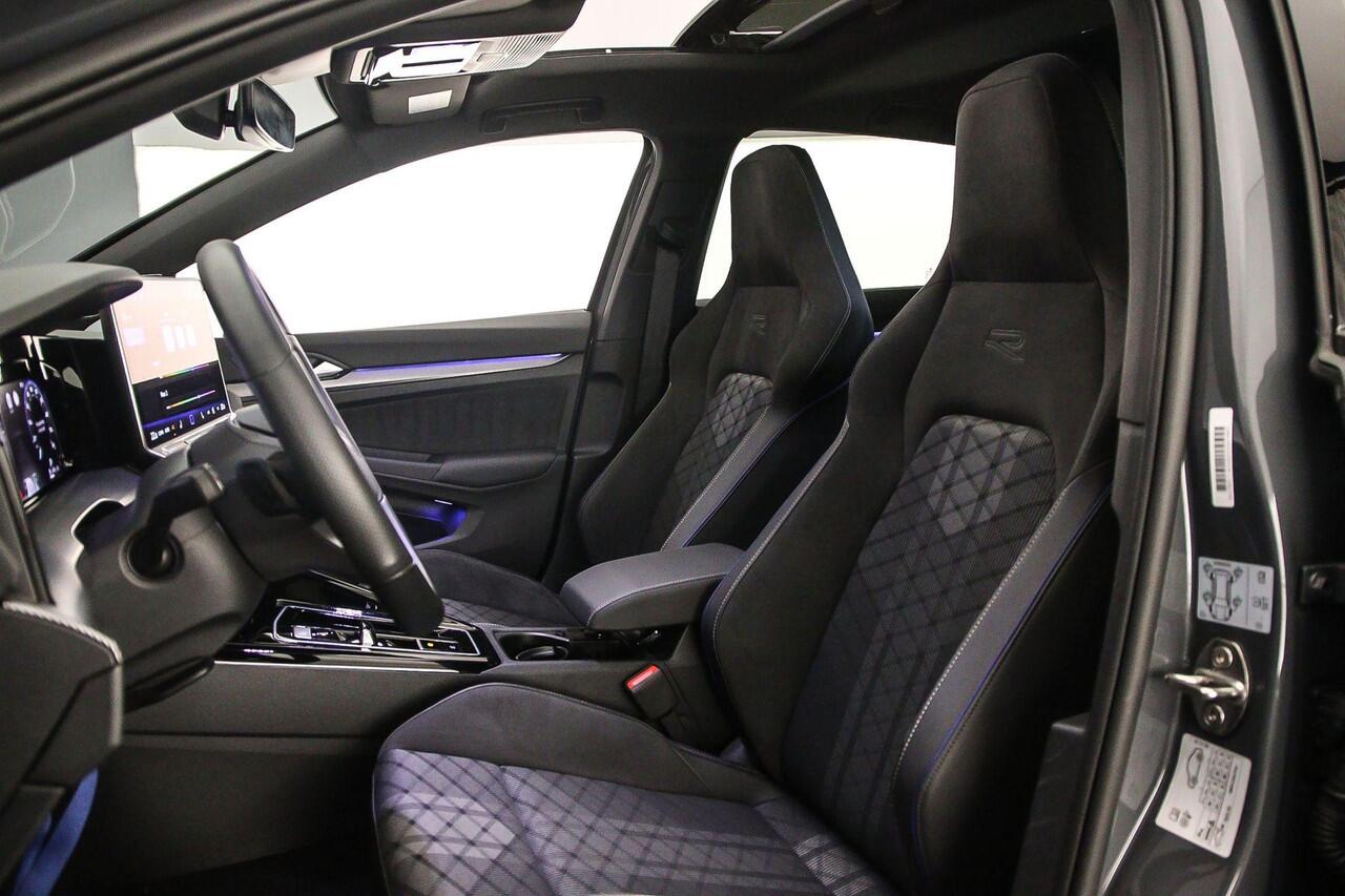 Volkswagen GOLF R-Line Edition 1.5 eTSI 150pk DSG Automaat Panoramadak, Harman Kardon audio, LED matrix koplampen, Adaptive cruise control, Achteruitrijcamera