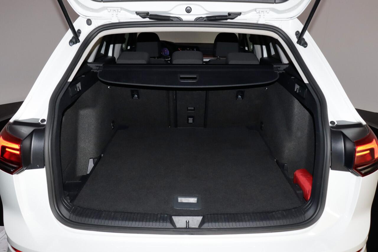 Volkswagen GOLF Variant 1.0TSI LIFE LED | CAMERA | STUUR+STOELVERW | CARPLAY | ACC | DAB | CLIMA | TREKHAAK | PDC V+A | LMV