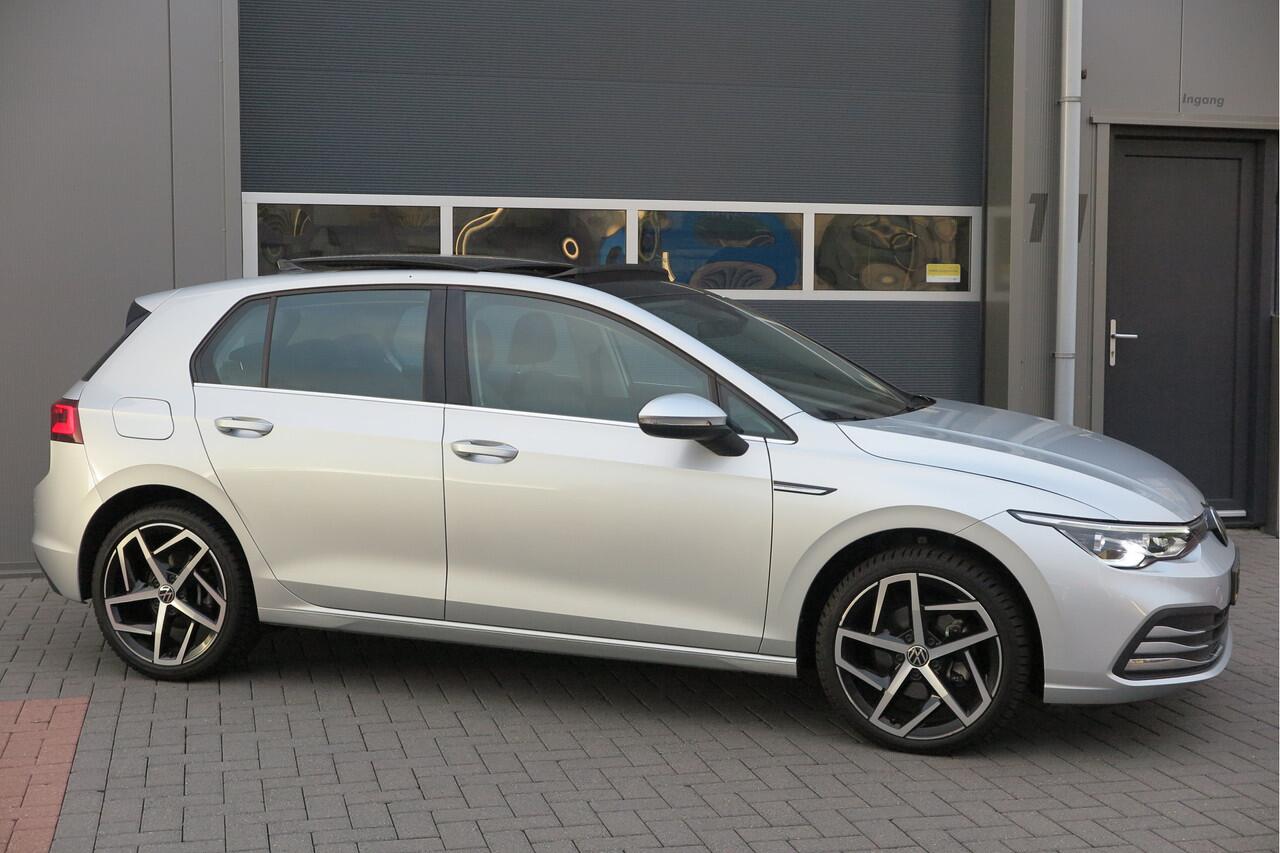 Volkswagen GOLF 1.5 eTSI 150pk DSG 1st Edition ,. Pano, Virtual cockpit, LED verl. Electr. bestuurdersstoel met massage , Navigatie , DAB+ Carplay, Stoelverw etc.