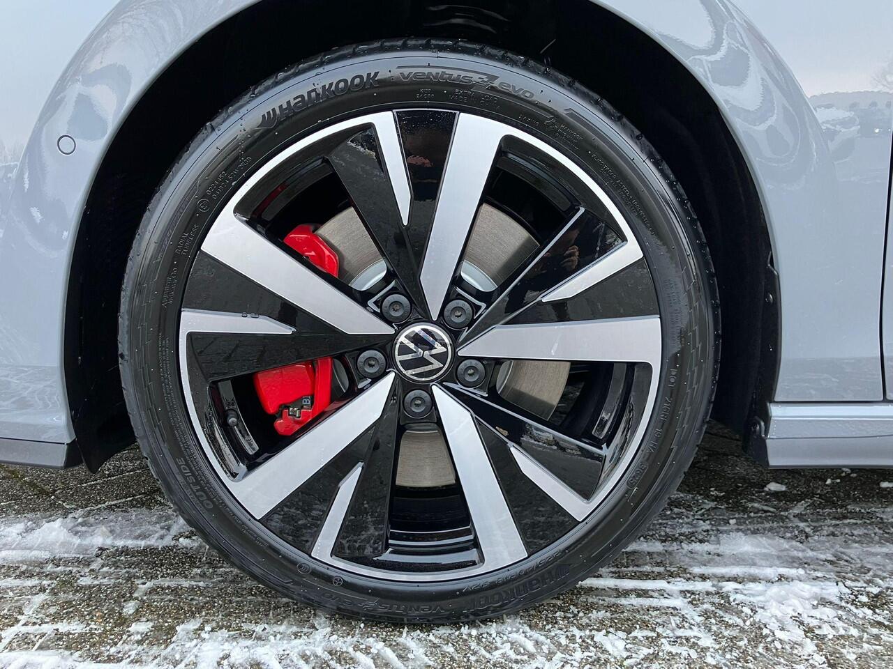 Volkswagen GOLF 8 GTE 1.5 eHybrid 200 kW / 272 PK 6 versn. DSG | Black Style | Panoramadak | Assistance pakket plus |