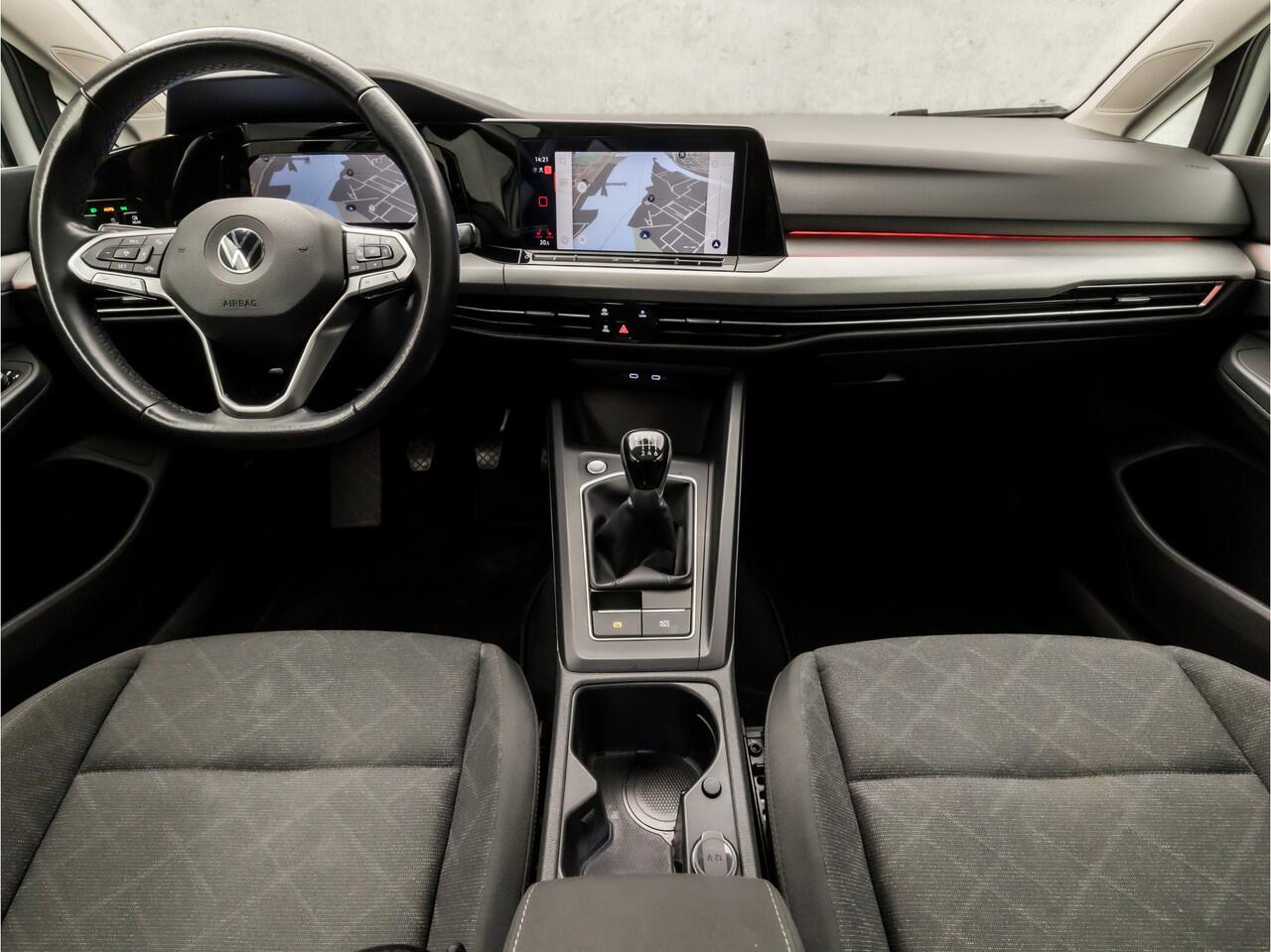 Volkswagen GOLF 1.5 TSI Sport (SCHUIFDAK, 4 CILINDER, APPLE CARPLAY, GROOT NAVI, KEYLESS, STUUR/STOELVERWARMING, SPORTSTOELEN, ADAPTIVE CRUISE, PARKEERSENSOREN, NIEUWSTAAT)