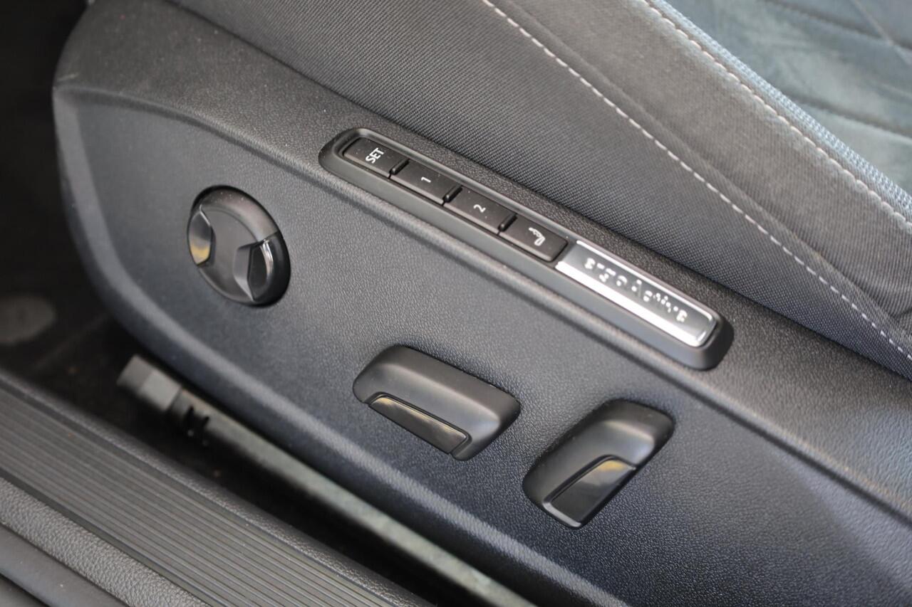 Volkswagen GOLF 1.4 eHybrid Style Afneembare trekhaak, ErgoActive, LED plus + strip, verwarmbare voorstoelen, keyless, travel assist, spiegelpakket met geheugen, digital cockpit pro, pre-crash, ACC met Stop&Go, draadloos app connect, achteruitrijcamera, head-up display, 