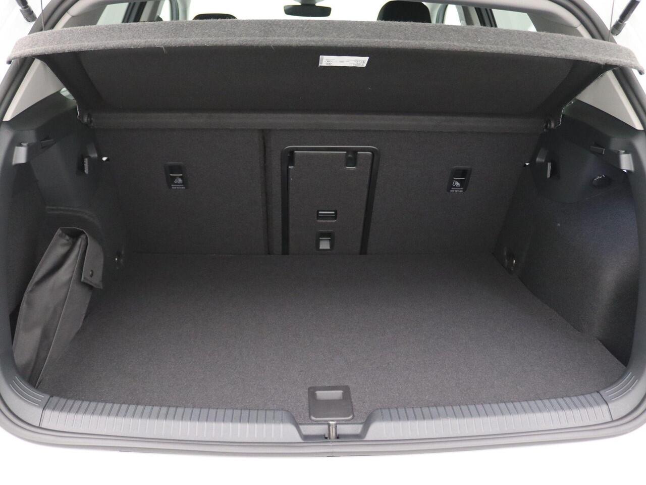 Volkswagen GOLF 1.5 eHybrid Life Edition 204PK DSG Navi via Apple Carplay/Android Auto, Achteruitrijcamera, Stoel-Stuurverwarming, Keyless, 18" LM Velgen, Adaptieve Cruise Control